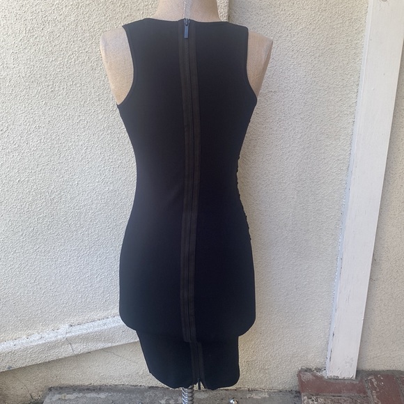 John + Jenn from Bloomingdale’s gorgeous dress laced up on one side. Stunning - Picture 8 of 15